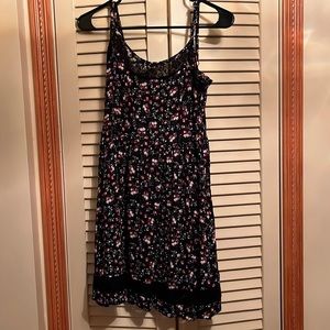 Size 6 Hot Topic Skull Flower Patterned Dress with Lace